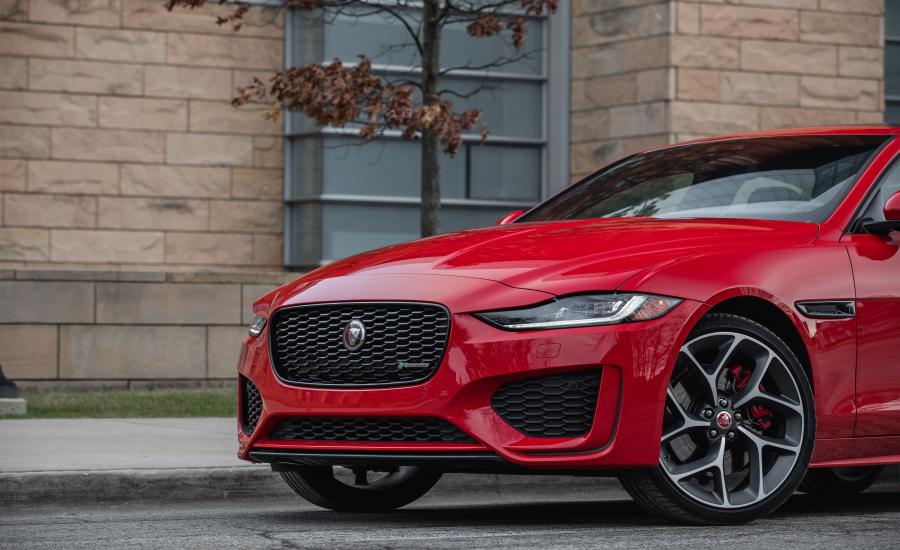  Jaguar XE P300 R-Dynamic 2019 года  (NA) (фото 34 из 40)